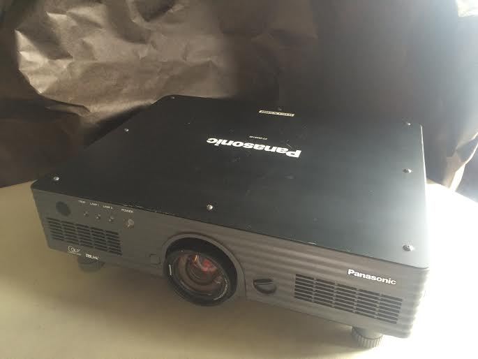Panasonic PT-DW5100, DW5100U HD Projector 5500 LUMENS, LOW OVERALL