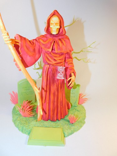 Moebius Aurora Scale 1:9 Model Kit Painted Blacklight Reactive Grim Reaper Death - Picture 5 of 7