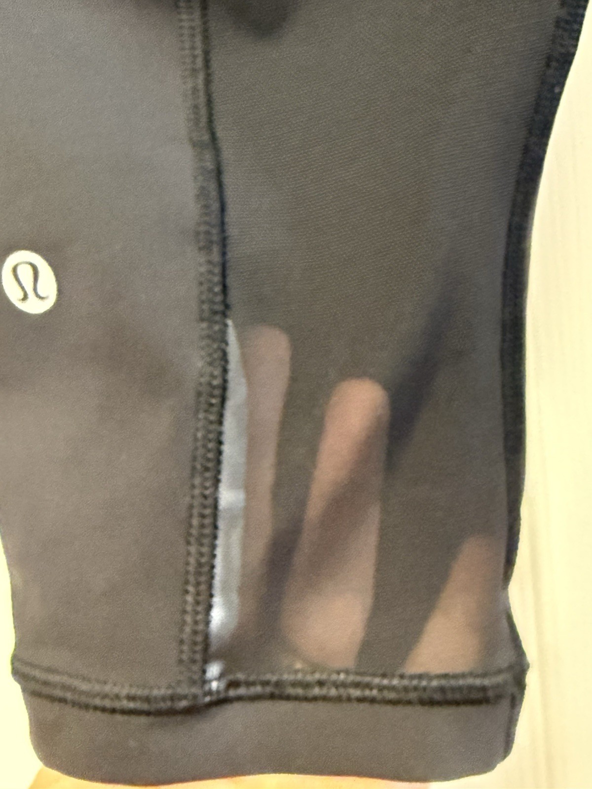 EUC Lululemon Cropped Capri SOLID BLACK LeggingS … - image 10