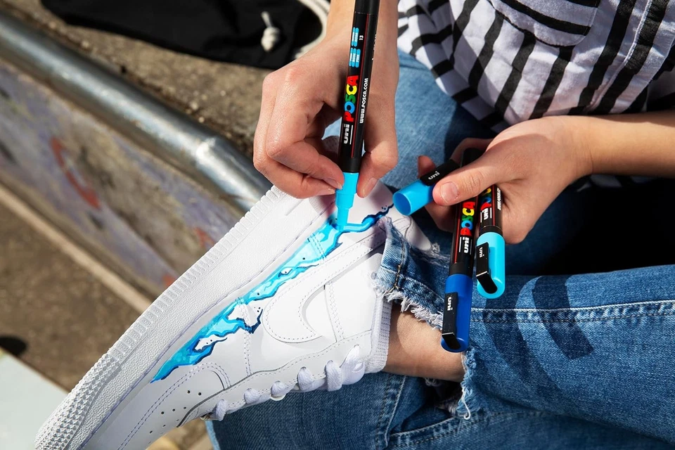 uni-ball 186827 Posca Marker Set Sneaker Pens 8 Case Opaque on Light Surfaces da - Image 3 of 4