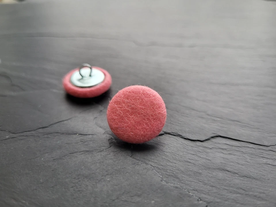Pale Pink 100% Wool Felt Covered Buttons 14, 19, 23, 25 or 31mm in 85 colours - Image 2 of 4