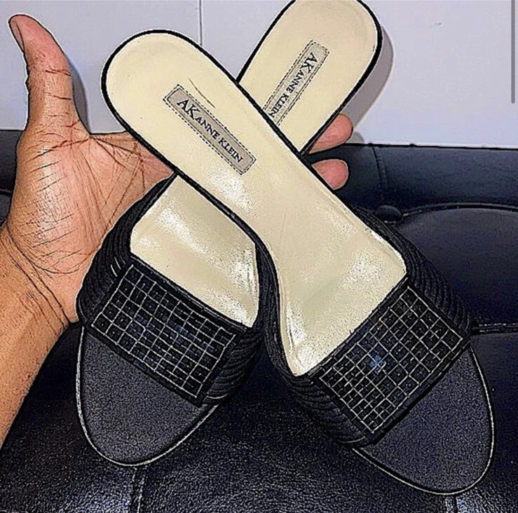 Mules Anne Klein negros para mujer punta abierta sin cordones tacón de gatito talla 8,5 Foto 2 de 4