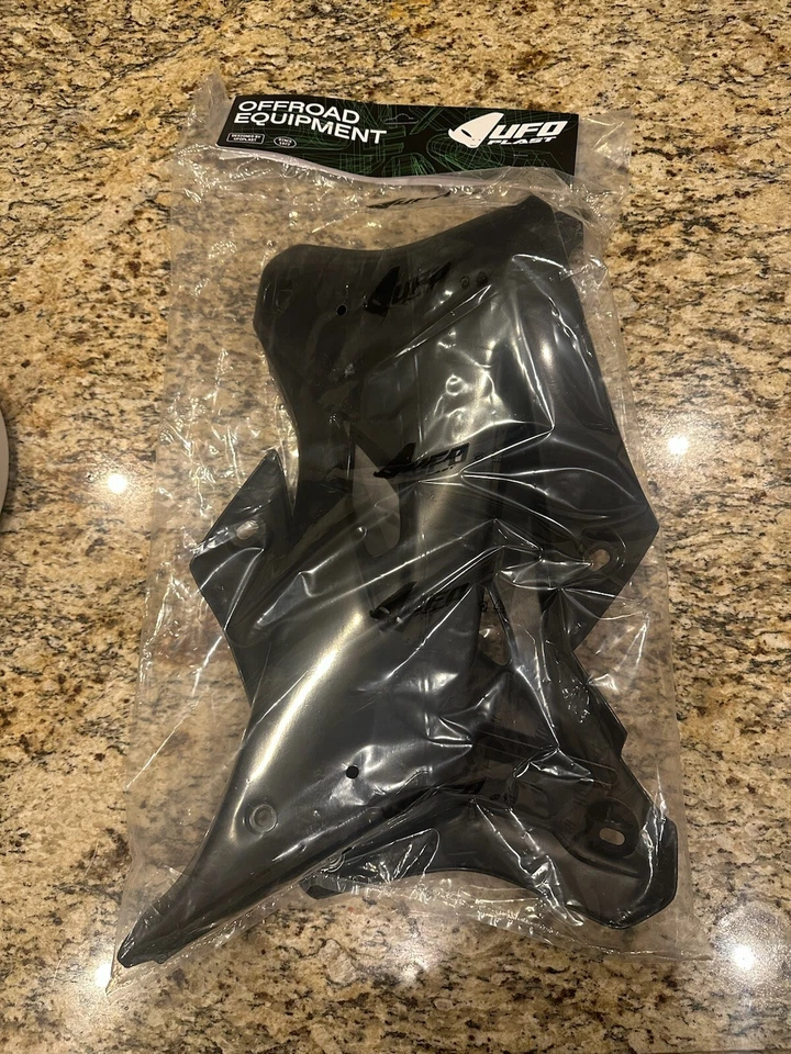 Черные кожухи радиатора UFO для Yamaha WR250F 2007–2014 и WR450F 2007–2011 - Изображение 4 из 4
