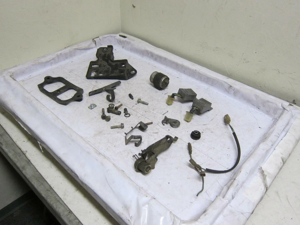 1981 Honda Silver Wing 500 GL500 OEM ENGINE MOUNTING BOLTS HARDWARE MOTOR SCREWS Foto 2 de 4