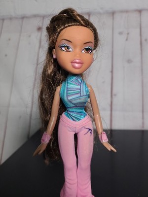 Vintage 2001 Bratz PLAY SPORTZ Collectible Fashion Doll YASMIN 