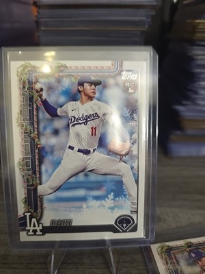 2025 Topps Holiday - Roki Sasaki #H23 (RC)