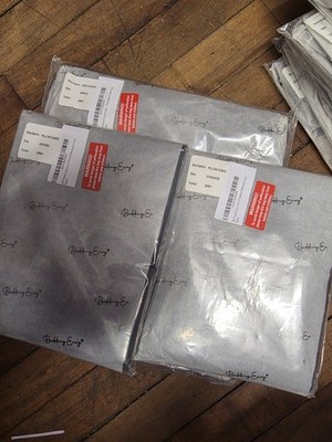Brandneu Einzel Tief Spannbetttuch mit 4 x passenden Kissenbezügen Grau