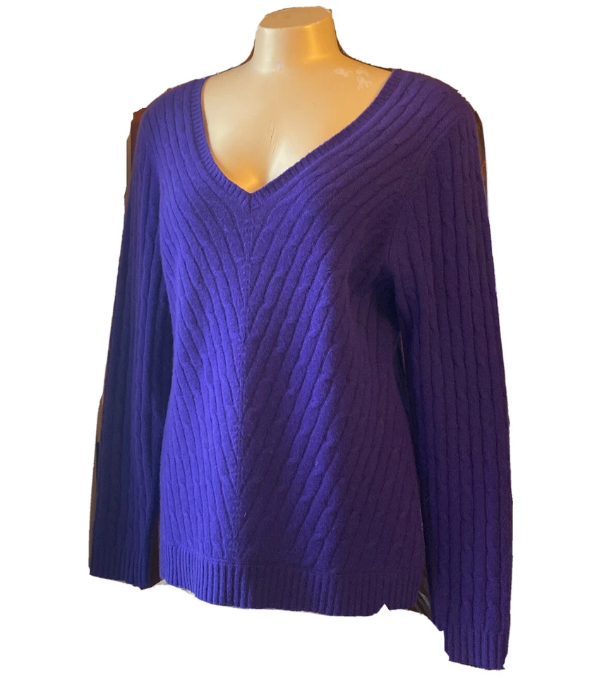 Suéter PLY Lord&Taylor $228 Talla XL Cachemira Pesada Tejido con Cable Púrpura Usado 1X Como Nuevo Foto 2 de 4