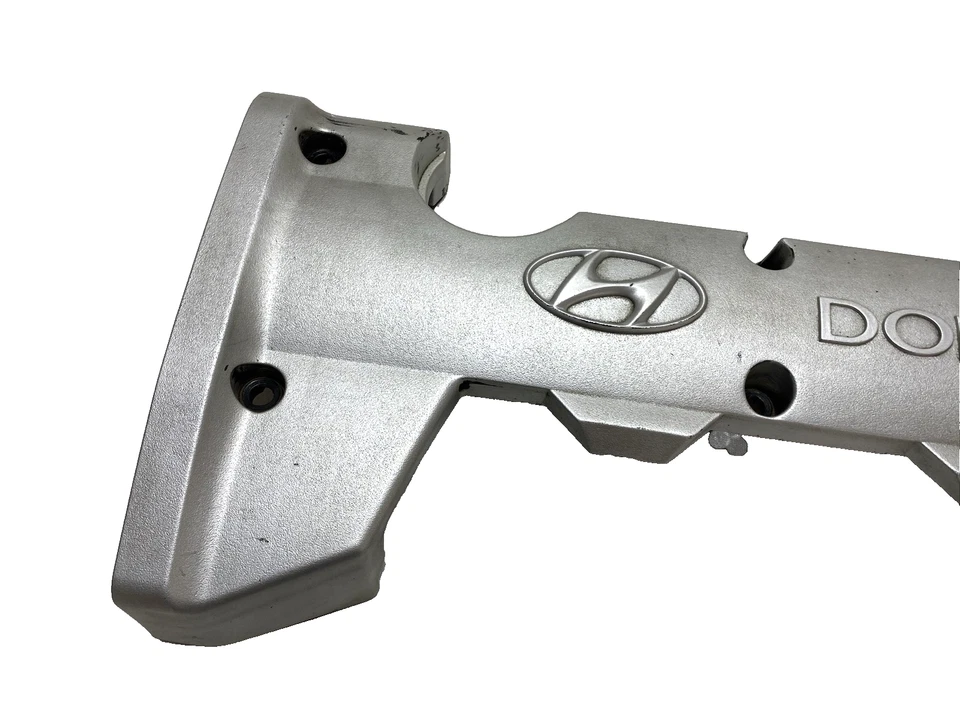 Hyundai Elantra XD 2000–2006 Engine Coil Centre Cover OEM Genuine - image 2 of 4