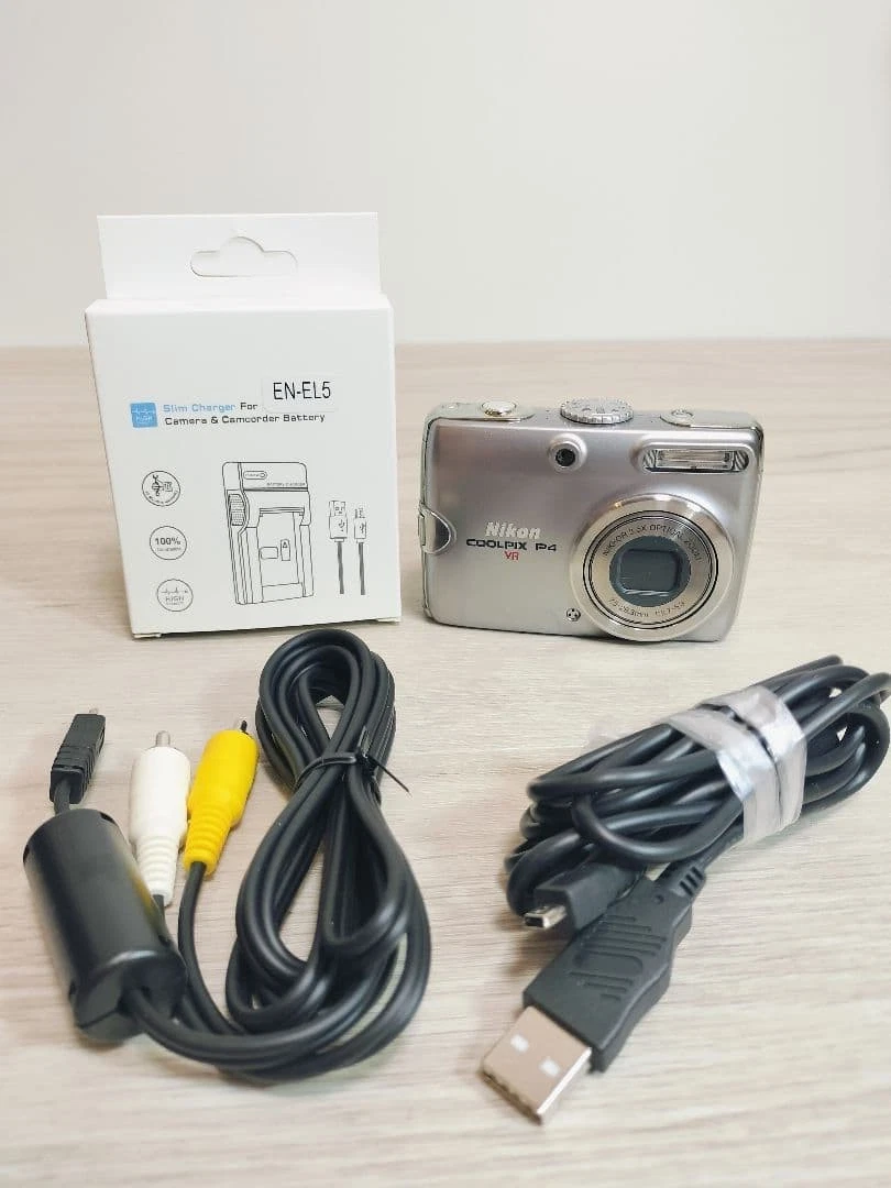 Preços baixos em Nikon COOLPIX Nikon Coolpix P4 Câmeras Digitais