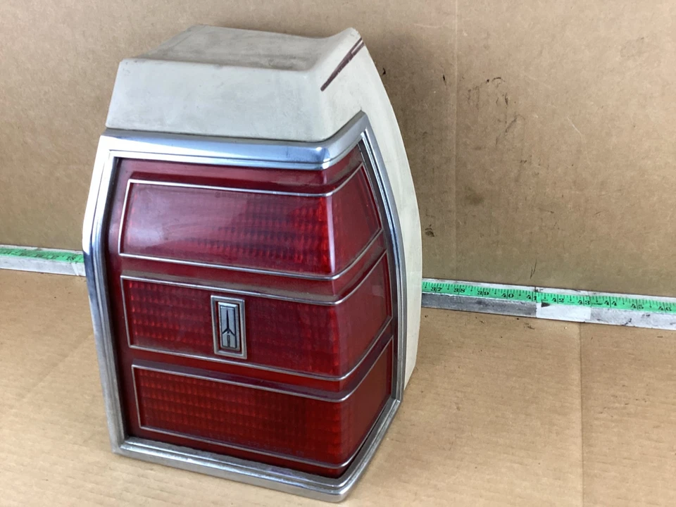 1981-1983 Oldsmobile Delta 88 Rear Right Passenger Side Tail Light Assembly OEM - Image 2 of 4