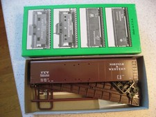 Bowser 55404 50' Double Door Round Roof Box Car - Norfolk  Western N W 52081