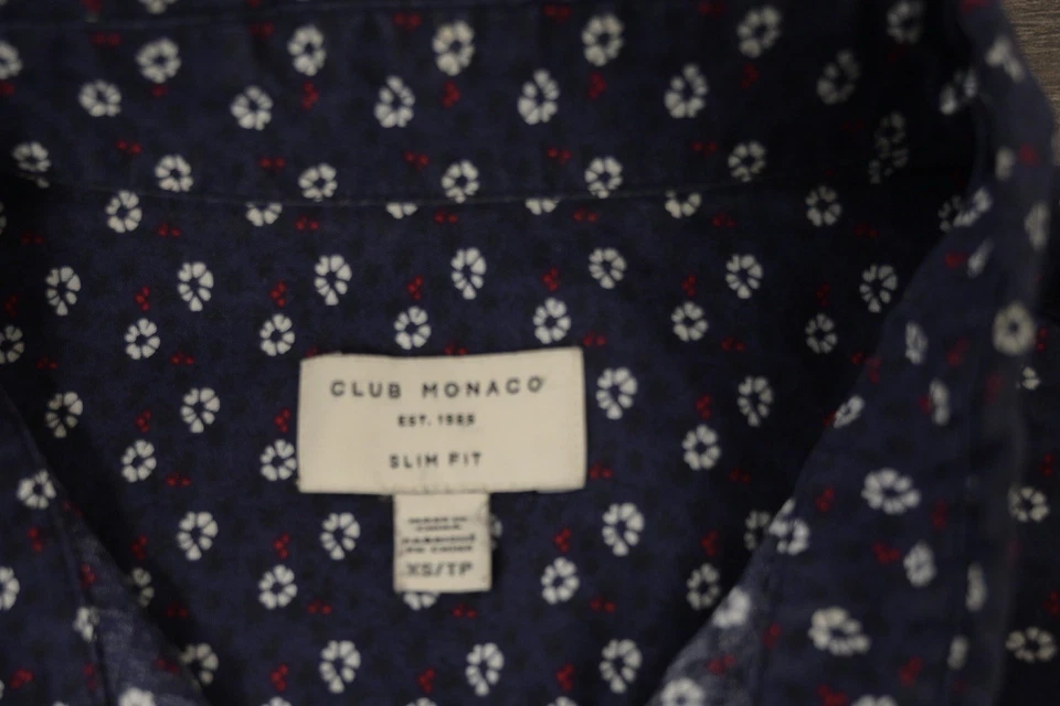 Club Monaco Men’s XS Slim Fit Navy Floral Short Sleeve Cotton Button Down Shirt - Image 4 of 4