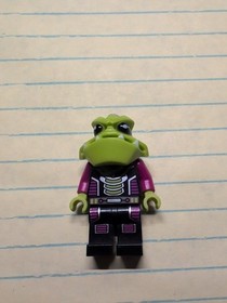 LEGO 7066 Alien Trooper Invader Minifigure Figure from Earth Defense HQ NEW