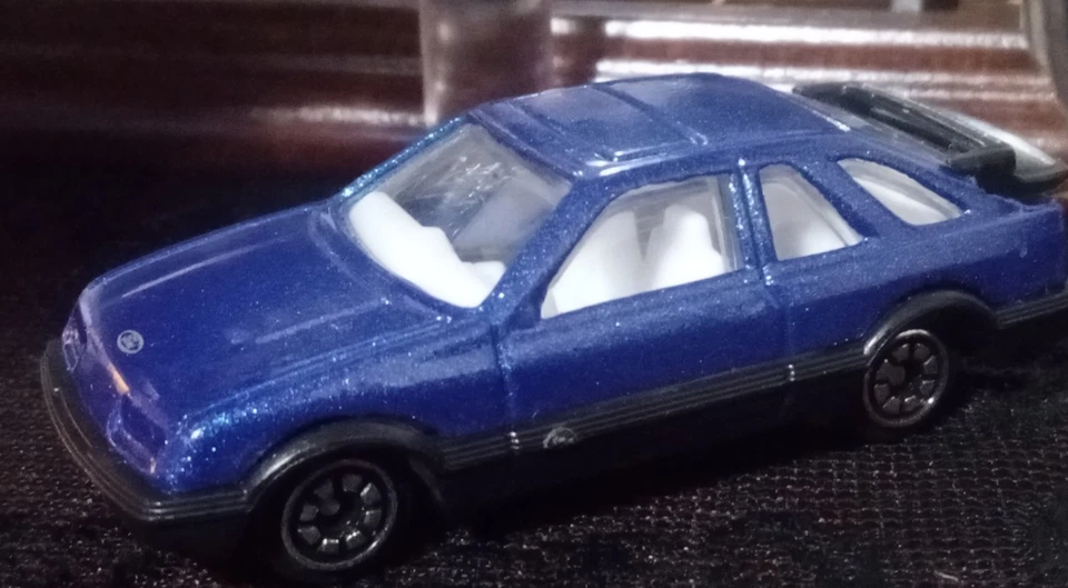 Mixed Lot of 10 Welly Die-Cast cars-Land Rover, Ford-Jeeps, Porsche & More - Image 2 of 4