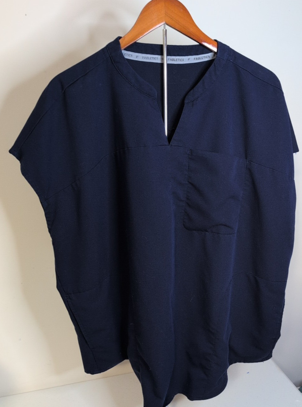 Fabletics Feel Good performance Scrub Top 2XL Wom… - image 1