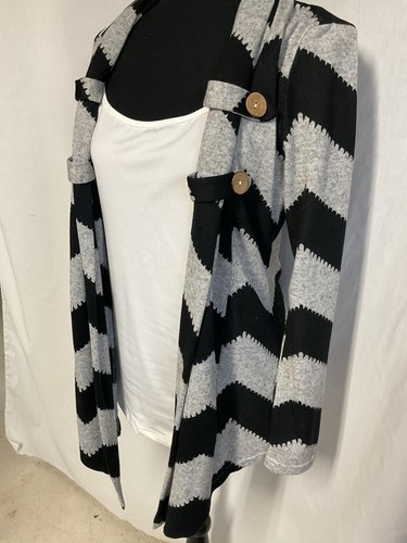 Dressfo Womans Black And Gray Cardigan With Attached White Tank SZ 8 NWT - Picture 3 of 10