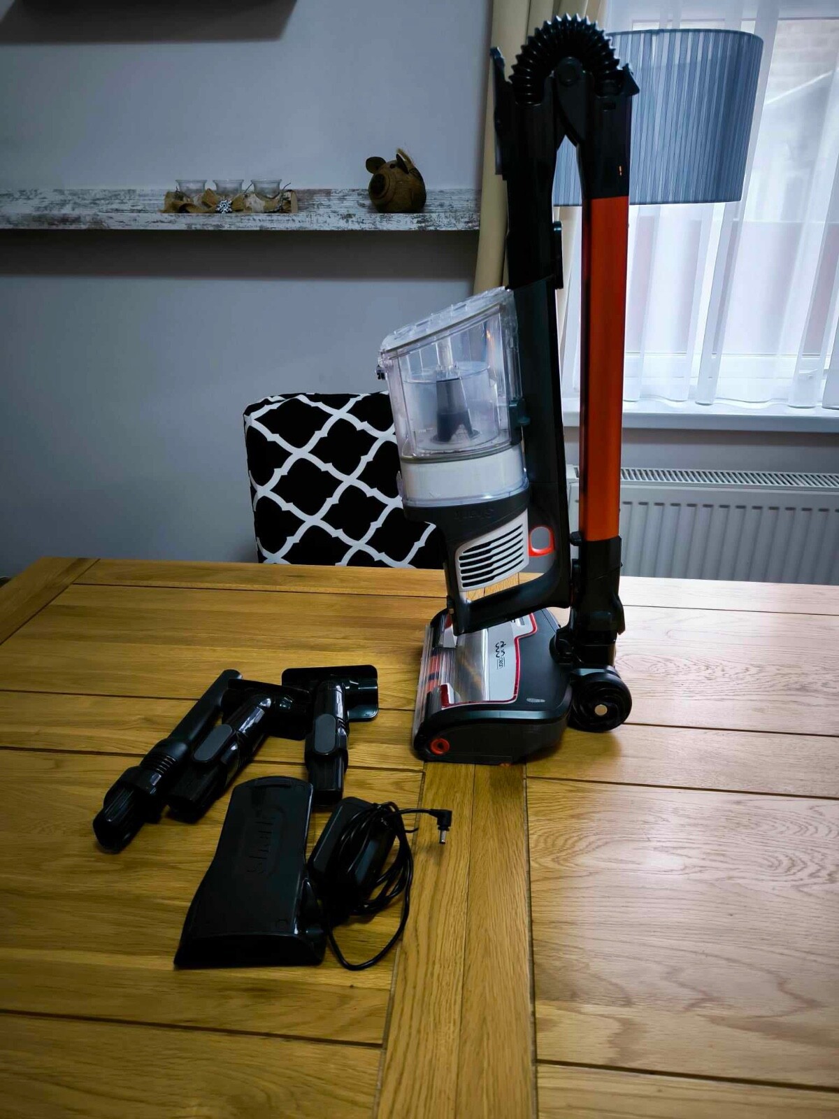 Shark Cordless Stick Vacuum Cleaner with Anti Hair Wrap Orange, IZ201UK