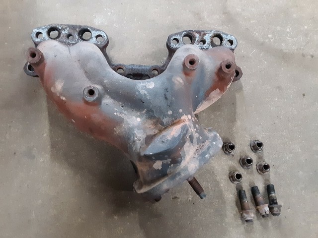 OEM 8995 Toyota Pickup Truck Exhaust Manifold & Bolt 22RE 4 Cylinder
