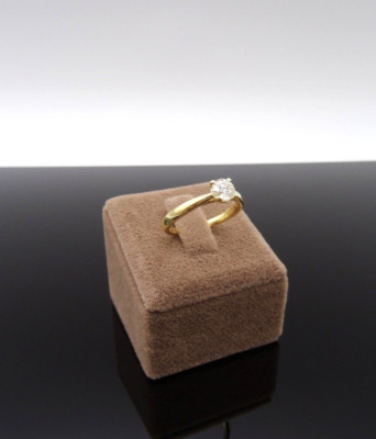 ENGAGEMENT RING IN 585/14K YELLOW GOLD WITH APPROX 0.30 CT. F/VS BRILLIANT