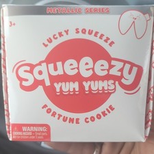 Squeezy Yum Yums Fortune Cookie Metallic Series Red/White 671675