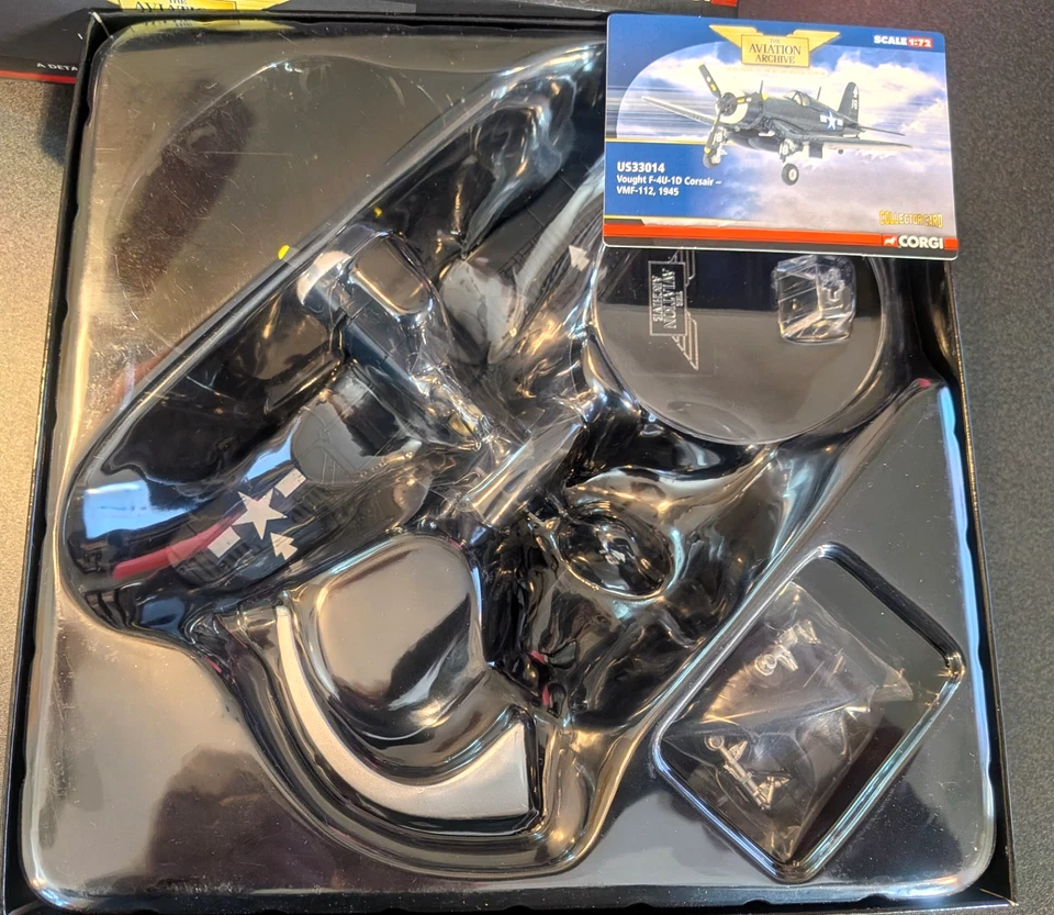 Corgi 1:72 F4U-1D Corsair VMF-112 USS Bennington (CV-20) 1945 #US33014 - Image 3 of 4