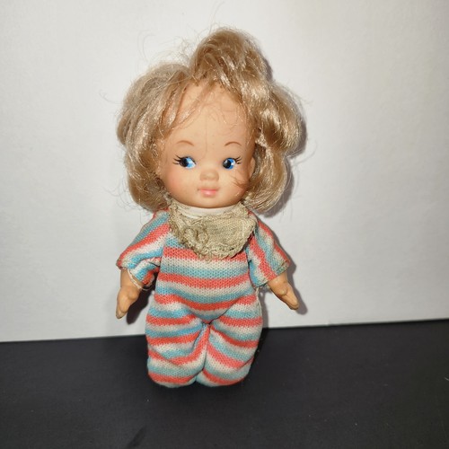 VINTAGE 1966 UNEEDA Doll-U D CO Inc-4"-PJ'S W/ Bib - Articulated - Blonde Hair - Picture 2 of 6
