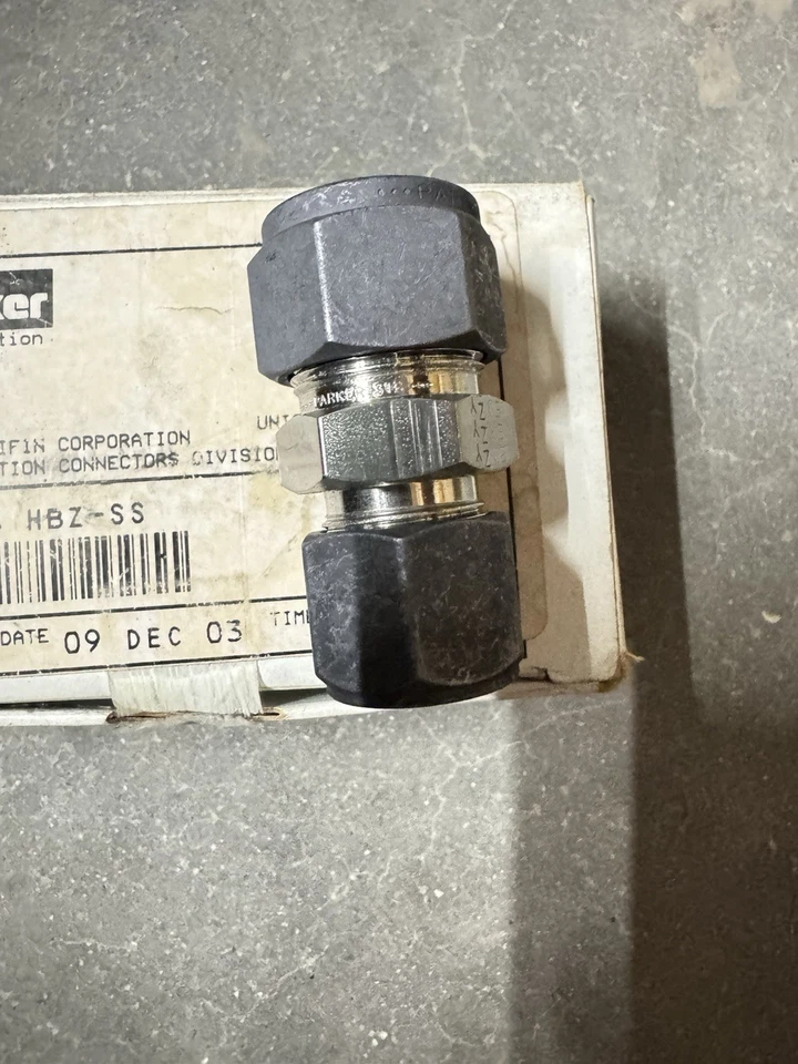 NEW BOX OF 1 PARKER 10-8-HBZ-SS CPI COMPRESSION UNION 5/8" TUBE X 1/2" TUBE - Image 2 of 3