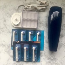 Oral B Toothbrush Charger 7 Brush Heads & Cas...
