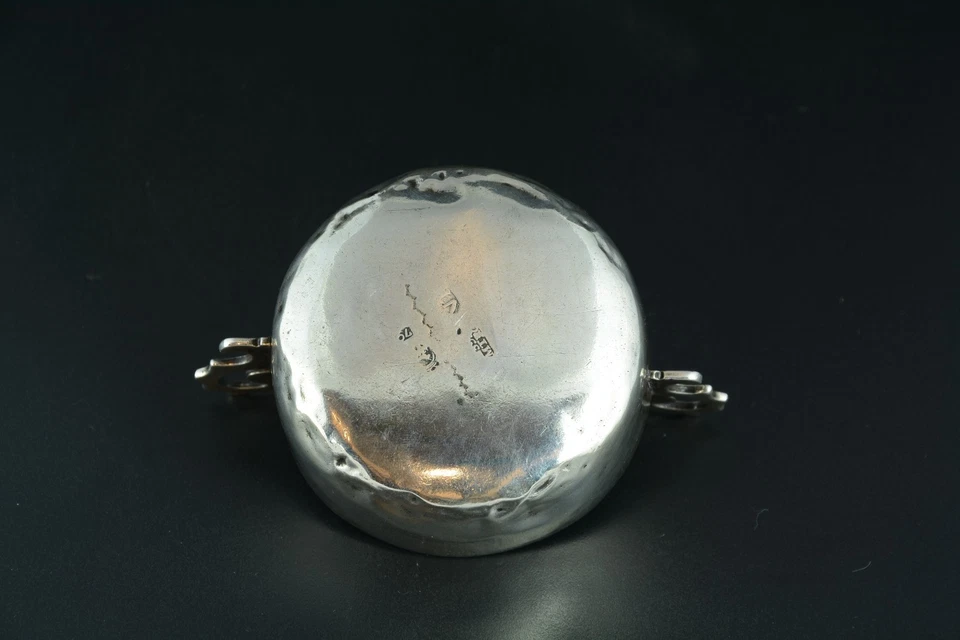 Taza de cata de vinos en plata. Salamanca, España, siglo XVIII Foto 3 de 4