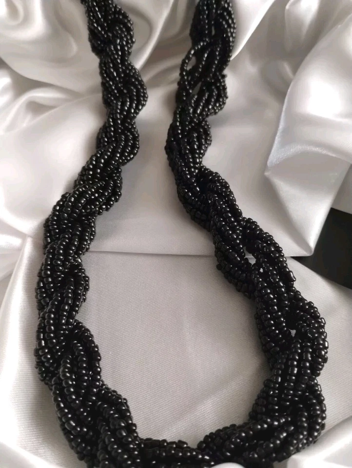 ✨Collar clásico con cuentas de semilla negra ✨