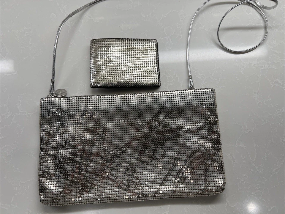 Bolso vintage de malla metálica PLATEADO Whiting & Davis con correa y billetera a juego Foto 2 de 4