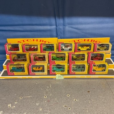 Matchbox Models Of Yesteryear. Restposten (91) Komplettsatz 16 Autos im rosa/gelben Karton