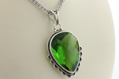 Sterling Silber 925 Twist Einfassung Jakobsmuschel Rand facettierter grüner Stein Charm Anhänger