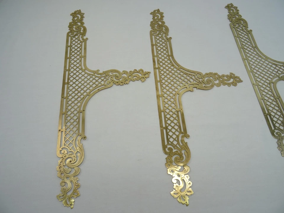 4 ANCIENNE GRANDE PLAQUE DE PROPRETE DE PORTE EN LAITON CISELE LOUIS XV XIX EME - Photo 3/4