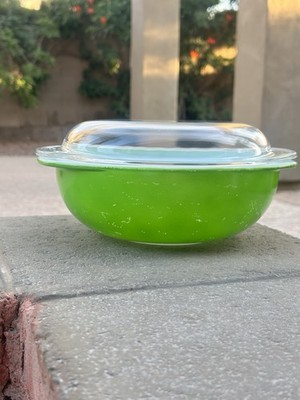 Vintage Pyrex 024 Lime Green 2 Qt Round Casserole Dish w/ Lid USA Ovenware