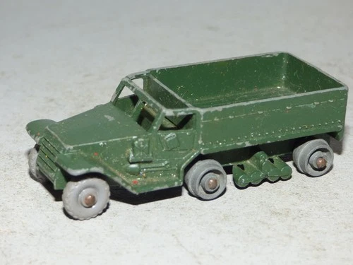 Matchbox Lesney 49 M3 Half track personnel carrier army green, metal rollers
