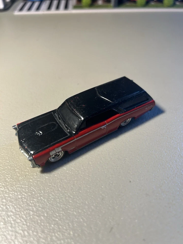 Vagón suelto Hot Wheels Premium Boulevard Custom 66 GTO Foto 2 de 3