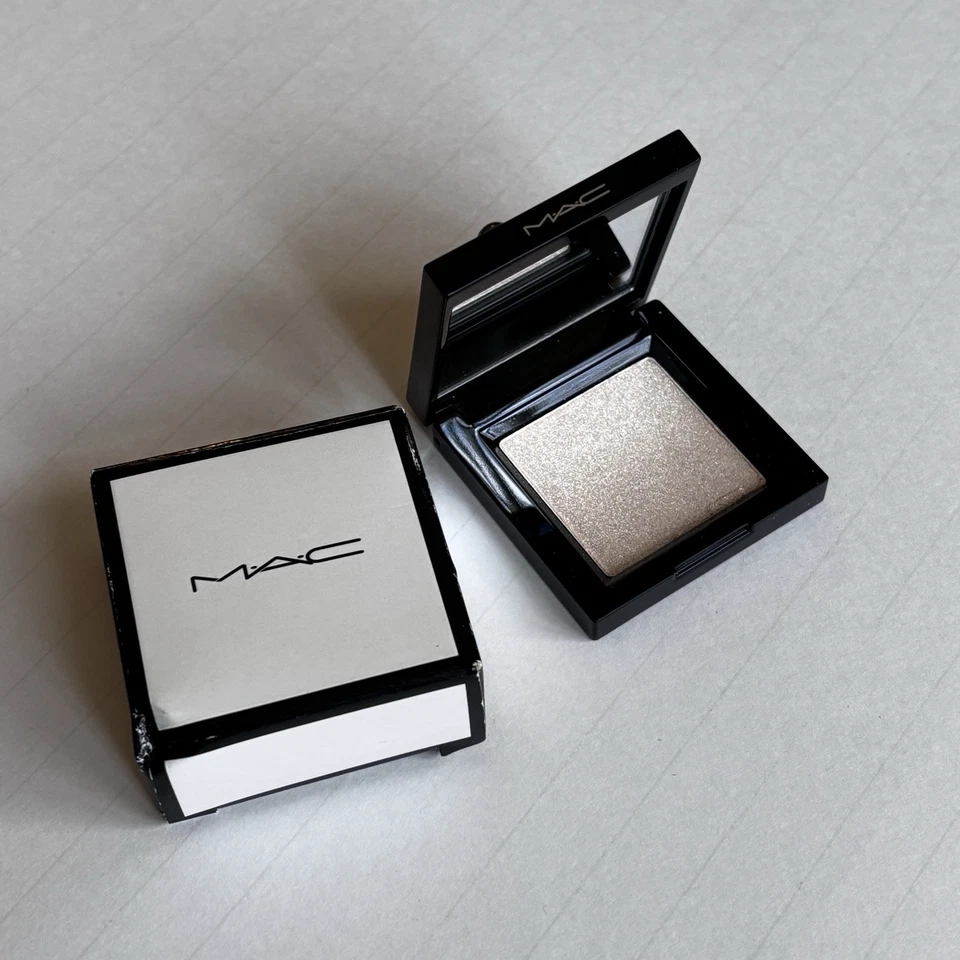 MAC SHEERSPARK PRESSED POWDER /- STYLISTICS - SOLITAIRE - BNIB - RARE & HTF! - Image 2 of 4