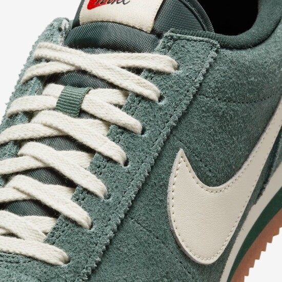シューズ・サンダルその他 Nike cortez vintage suede women shoes FJ2530-301 Women's Sz 6 NEW Nike Cortez Vintage Green Suede