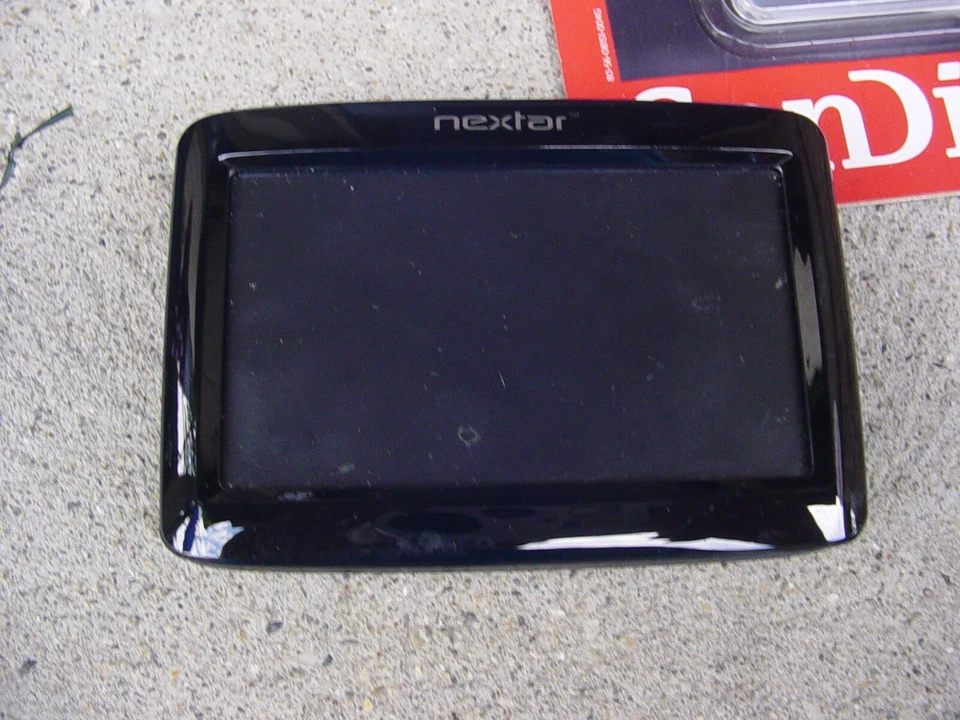 Nextar Q4-04 4.3 Inch Touch Screen Auto GPS Navigation System - Image 3 of 4