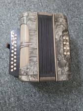 Altes Akkordeon Grün, ohne Zubehör