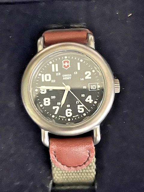 Reloj de campo de metal para hombre pistola de caballería del ejército suizo 37,5 mm correa nueva perfecta⁹ Foto 2 de 4