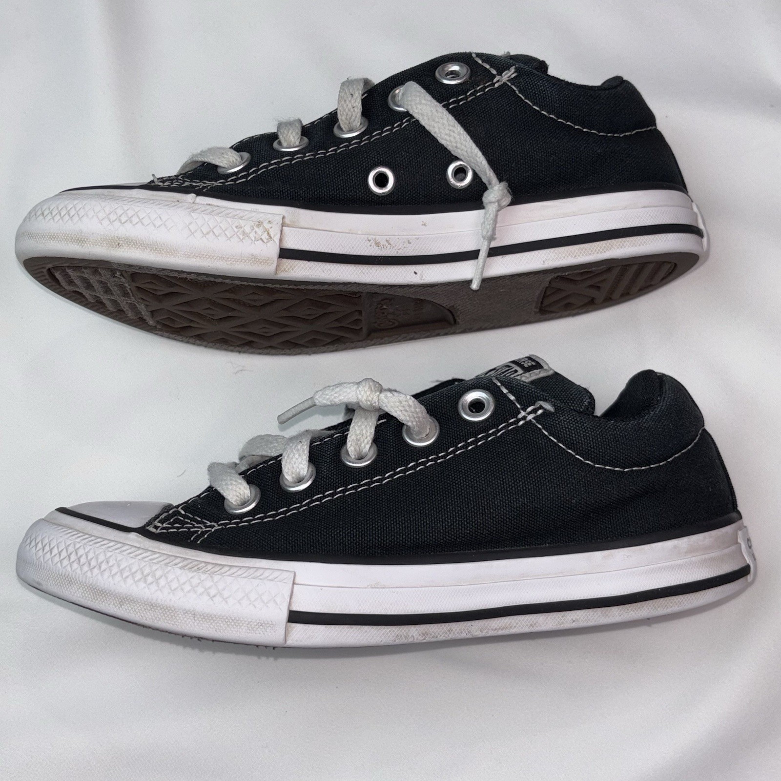 Converse Youth Chuck Taylor All Star Sneakers Youth Side Y1 US Pre Owned Good thumbnail 2