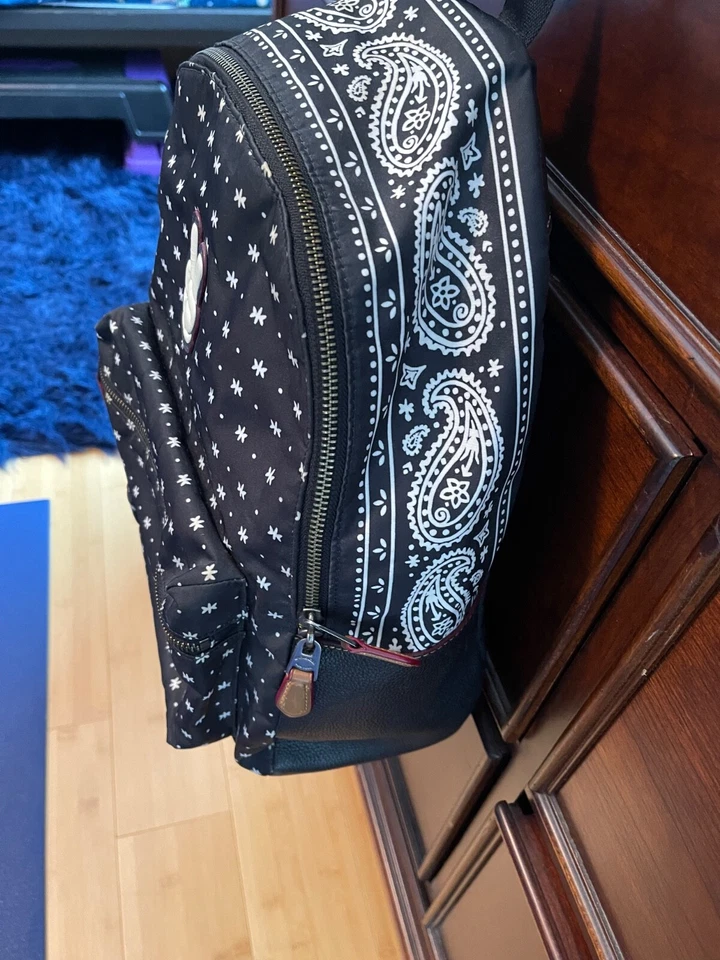 Mochila Edición Limitada Disney Mickey X Coach Negra Charlie @Bandana Print Foto 2 de 4