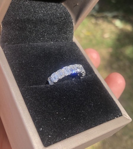 Emerald cut lab diamond eternity band wedding ring - 第 3/14 張圖片
