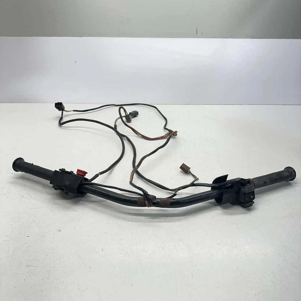 Guidão, preto - 1998 Skidoo Formula Z 583 - Imagem 2 de 4