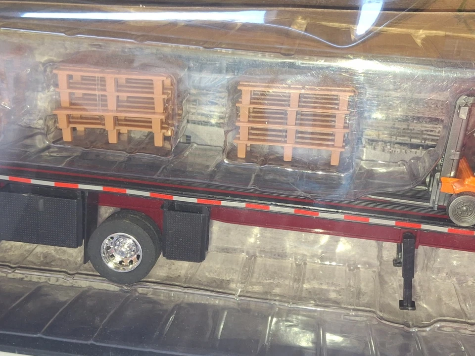 NUEVO JUEGO DE REMOLQUE TRACTOR RAY.PETERBUILTS 2 CAMIONES-3 REMOLQUES 1/32 en caja SIN ABRIR Foto 4 de 4