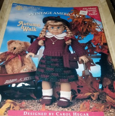  DE15 SHADY LANE, VINTAGE AMERICAN CROCHETED OUTFIT LEAFLET FITS MANY 18'' DOLLS