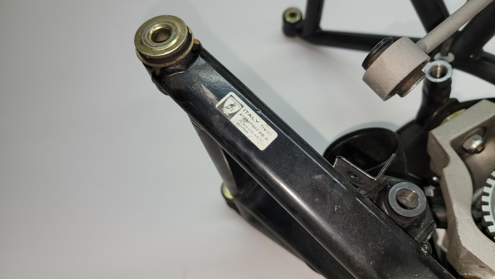LAMBORGHINI MURCIELAGO LP640 FRONT LEFT DRIVER SIDE SUSPENSION ARM HUB ASSEMBLY 